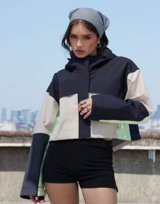 ASOS DESIGN - Premium waterbestendige cropped regenjas in stone