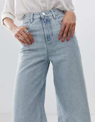 wide leg light wash jeans