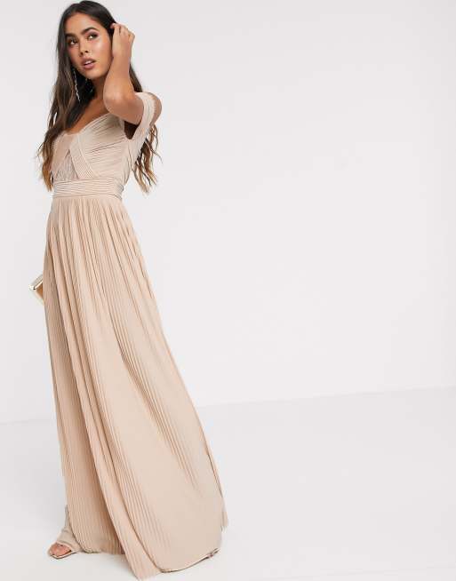 ASOS DESIGN Premium – Złota plisowana sukienka maxi z dekoltem bardot i koronką
