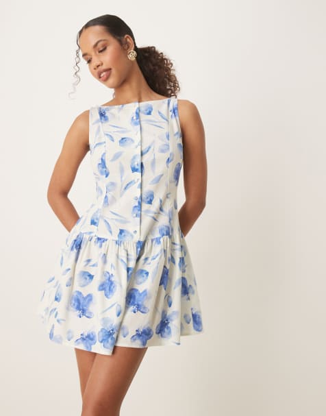 ASOS DESIGN - Prendisole corto con stampa blu, scollo a barchetta, vita scesa e bottoni - view 1