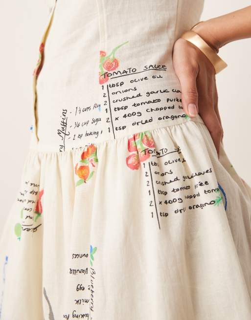 ASOS DESIGN - Prendisole corto con stampa Spicy, scollo a barchetta, bottoni e vita scesa , 2 di 4