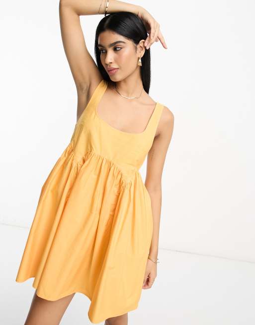 ASOS DESIGN - Prendisole corto stile grembiule con scollo squadrato albicocca