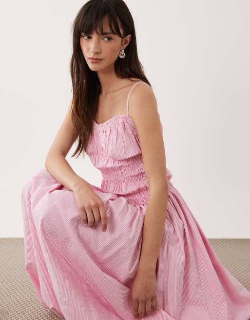ASOS DESIGN - Prendisole lungo arricciato in popeline di cotone rosa a righe con vita scesa, 2 di 4