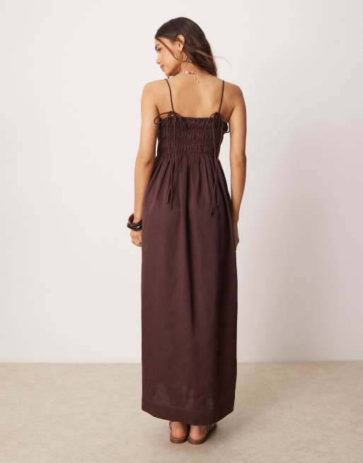 ASOS DESIGN - Prendisole lungo in rasatello di cotone color cioccolato con bustino arricciato, 3 di 4