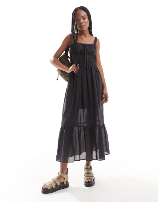 ASOS DESIGN - Prendisole midi stile rustico nero con finiture in pizzo e arricciature