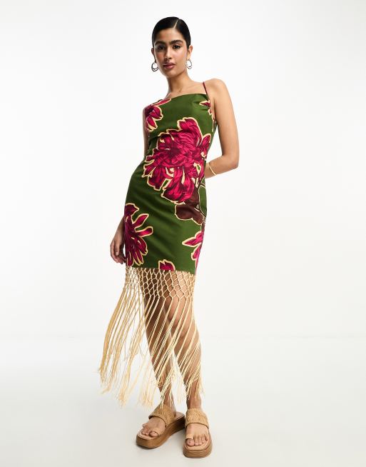 ASOS DESIGN - Prendisole sottoveste corto in lino a fiori con scollo ad anello e frange in macramè