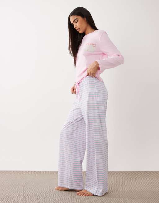 ASOS DESIGN - Pretty Post - Lyserødt pyjamassæt med langærmet top og bukser, 4 af 4