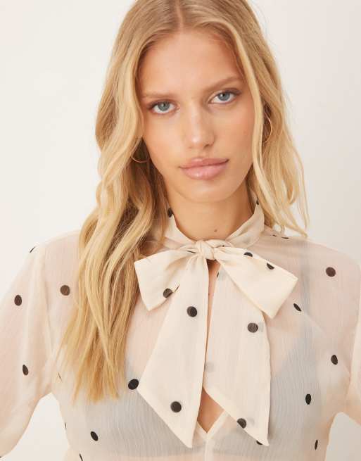 ASOS DESIGN – Prickig, krinklad blus med utställda ärmar och scarf i chiffong, 2 av 4
