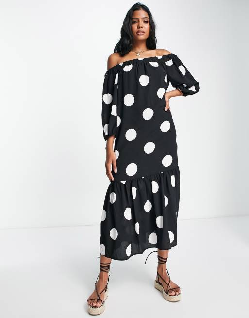 ASOS DESIGN – Prickig, off shoulder maxiklänning i oversize och trapetsstil med peplumfåll 