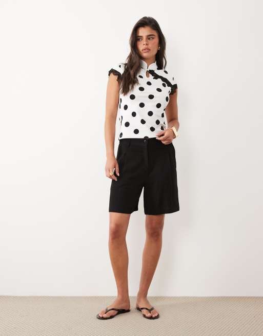 ASOS DESIGN – Prickig topp med holkärmar, mandarinkrage och spetsdetaljer, 2 av 4