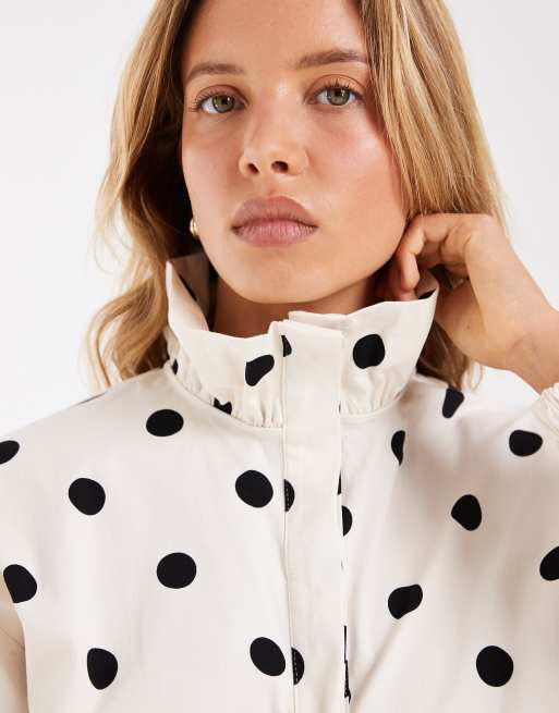 ASOS DESIGN – Prickigt träningsset med skjorta med ståkrage och volang, 4 av 4