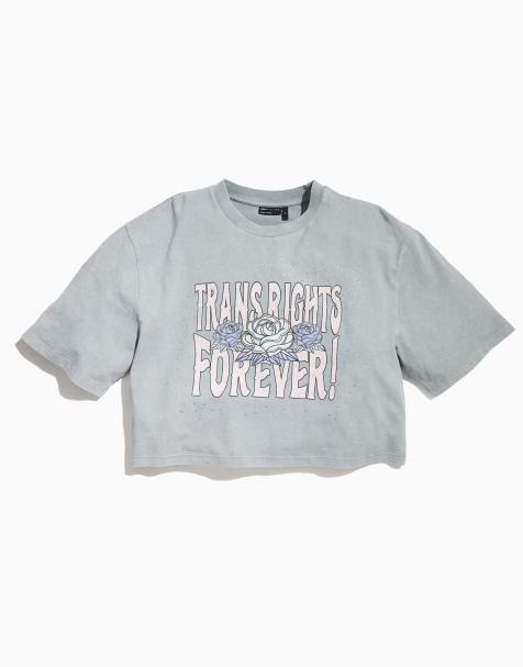 ASOS DESIGN – PRIDE Genderless – Grå kort t-shirt i oversize med nitar och tryck på bröstet - view 1