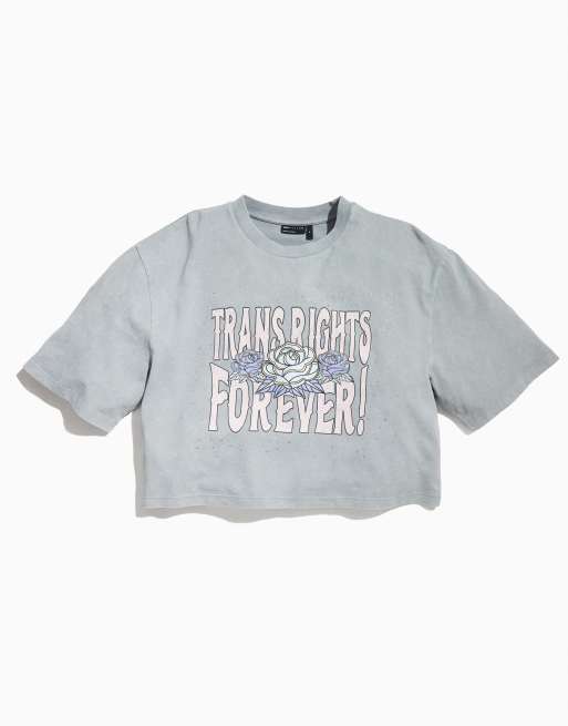 ASOS DESIGN - PRIDE - Genderloos oversized cropped T-shirt met studs en print op de borst in grijs
