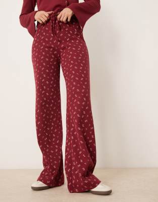 printed ditsy waffle pants in burgundy-Red