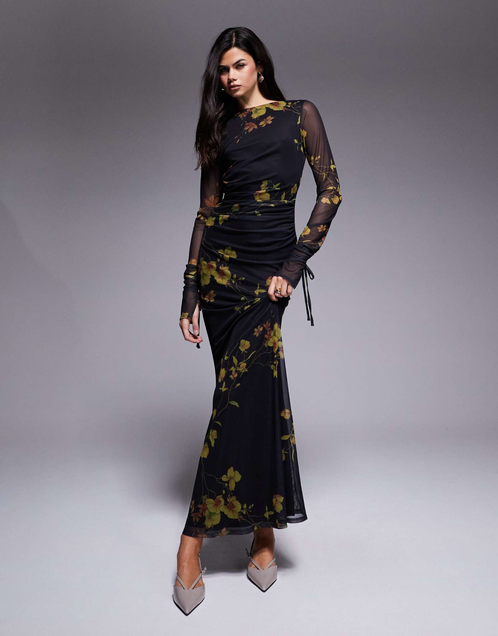 Дизайнерское платье ASOS с цветочным принтом и длинными рукавами на бретельках