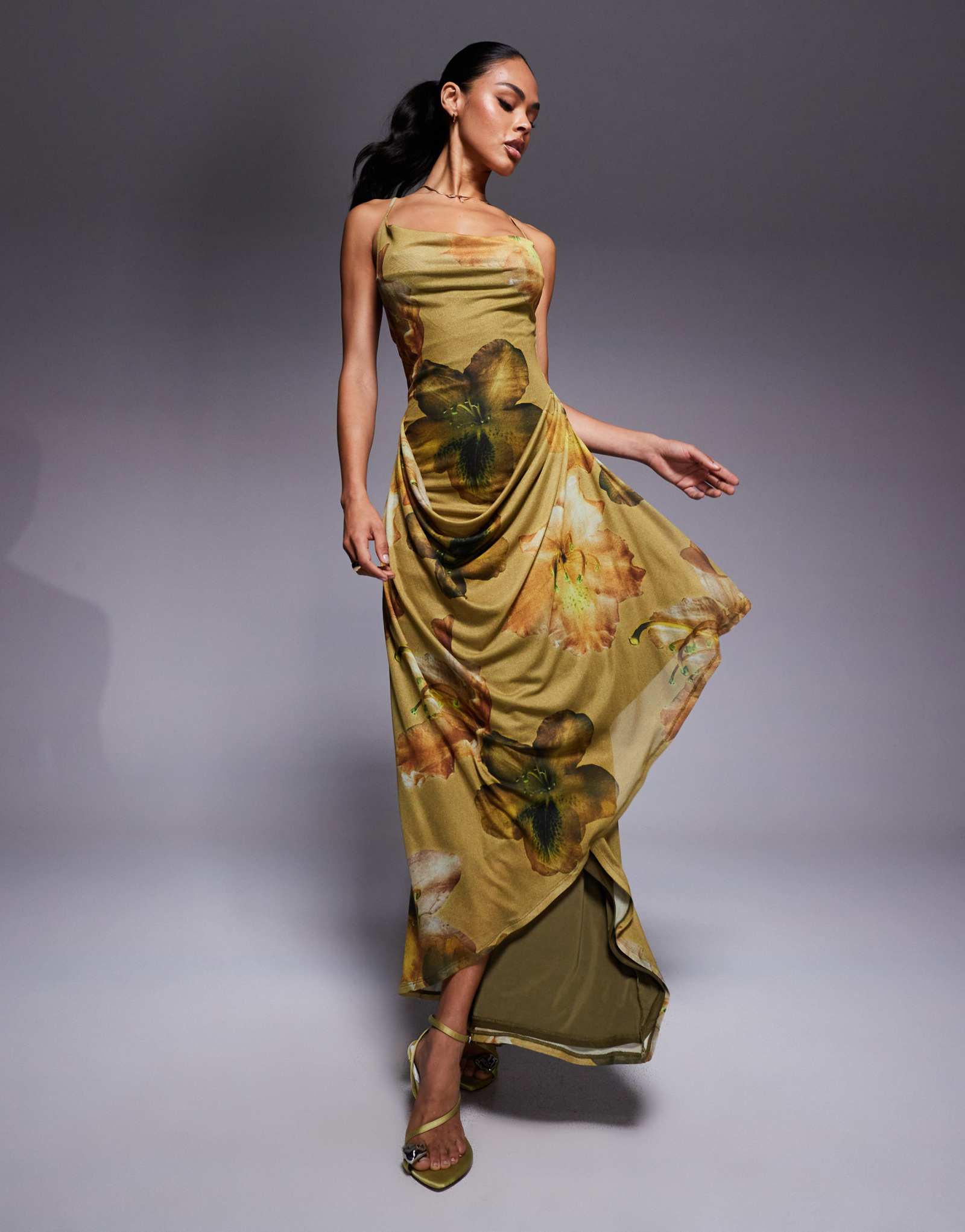 ДИЗАЙНЕРСКОЕ сетчатое платье макси с драпировкой на бретелях ASOS DESIGN с зеленым цветочным принтом