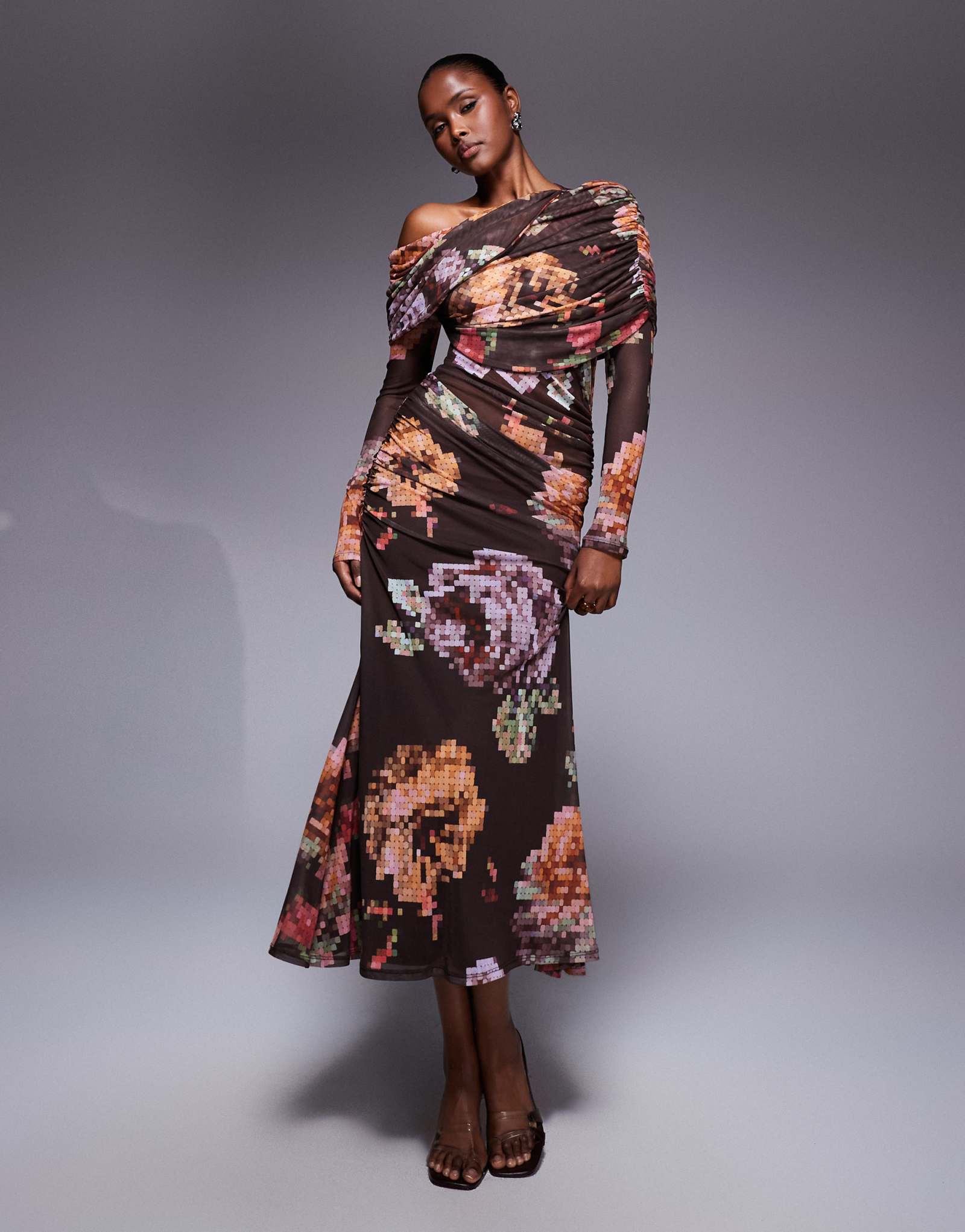 Платье макси ASOS DESIGN коричневое из сетки с цветочным принтом