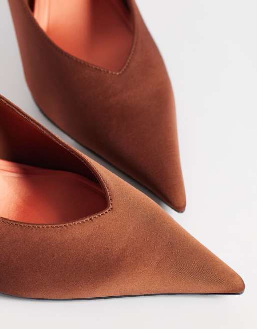 ASOS DESIGN Prism mules med stilettklack i taupe- och korallsatin, 3 av 4