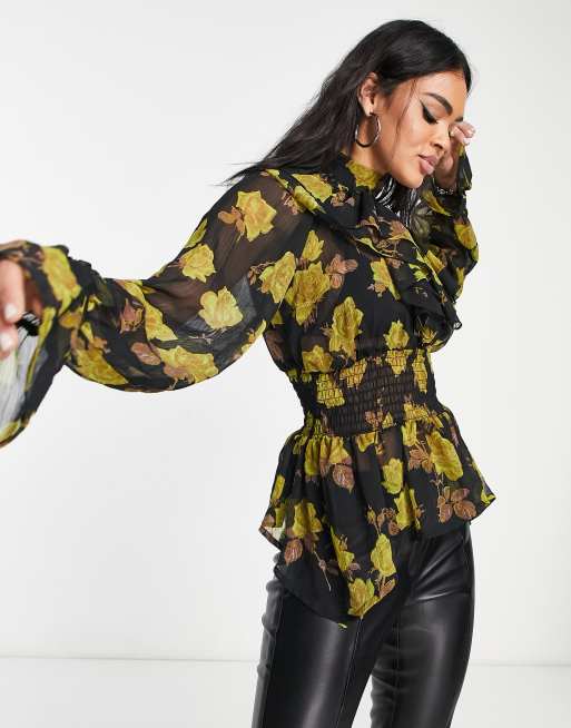 ASOS DESIGN – Prześwitująca marszczona w talii bluzka w ciemny kwiatowy wzór z falbanką z przodu
