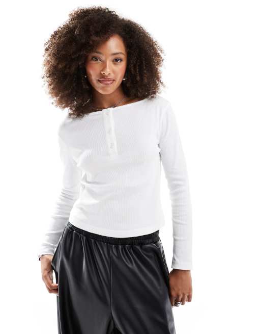 ASOS DESIGN – Prześwitujący prążkowany top w kolorze kości słoniowej z długim rękawem i zapięciem na guziki