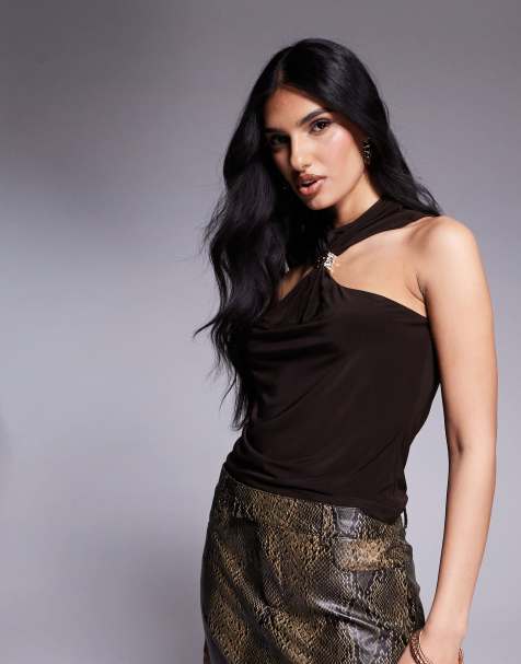 ASOS DESIGN – Przylegający czekoladowy top z dekoltem typu halter i fasonie bokserki z metalową ozdobą - view 1
