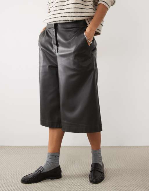 ASOS DESIGN PU Bermuda shorts in black, 2 of 5