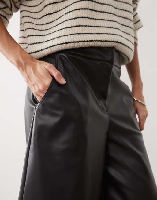 ASOS DESIGN PU Bermuda shorts in black, 4 of 5