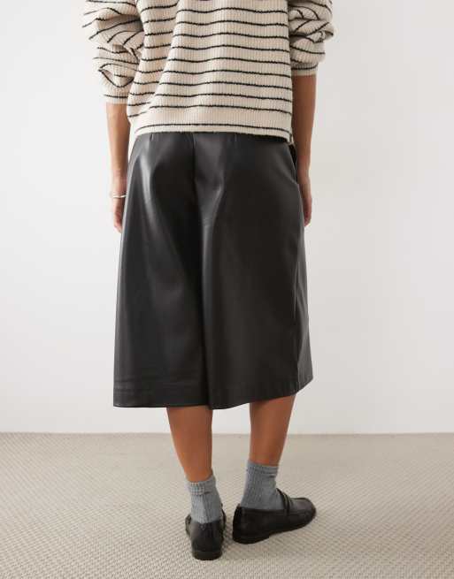 ASOS DESIGN PU Bermuda shorts in black, 5 of 5