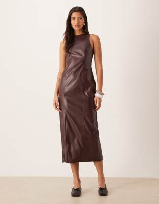 ASOS DESIGN - PU-Midikleid in Schokobraun mit Racerback-Rot