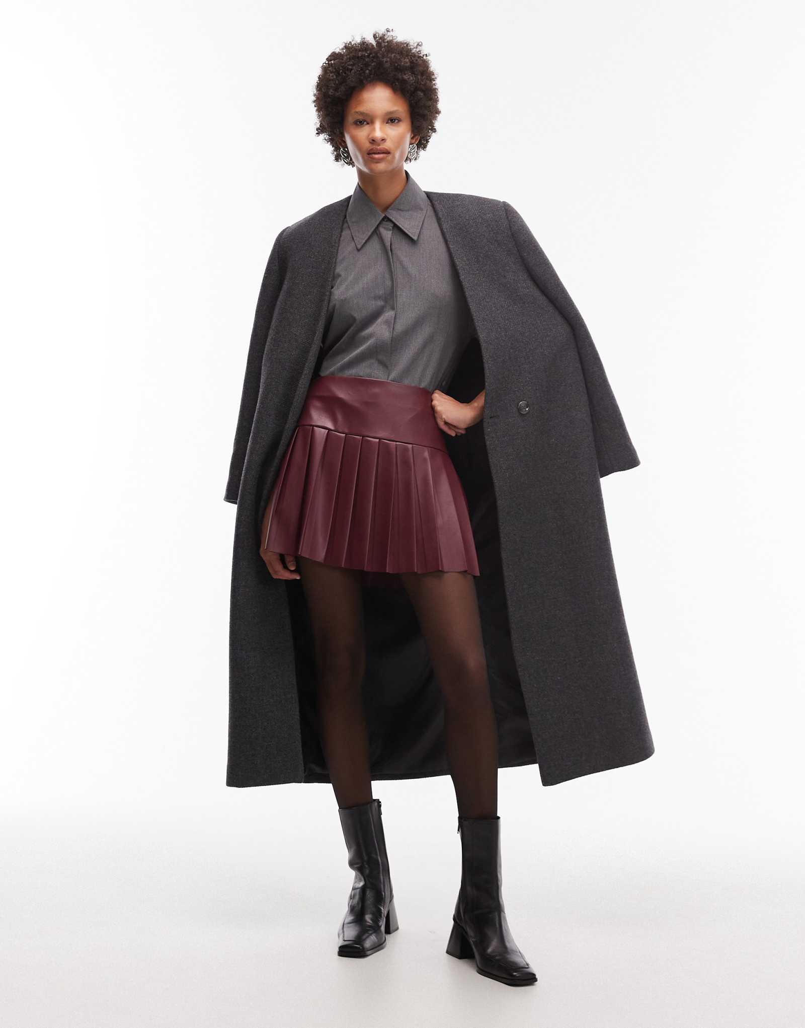 Плиссированная мини-юбка из искусственной кожи ASOS DESIGN бордового цвета