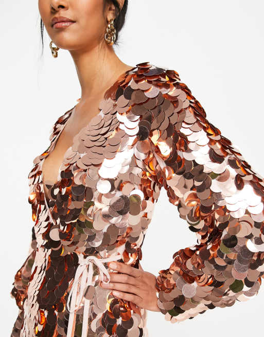 ASOS DESIGN – Pudroworóżowa kopertowa sukienka mini ze zdobieniami z okrągłych cekinów, 3 z 4