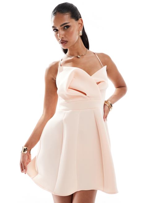 ASOS DESIGN – Pudroworóżowa sukienka mini z tkaniny typu nurek z ozdobnym elementem na biuście