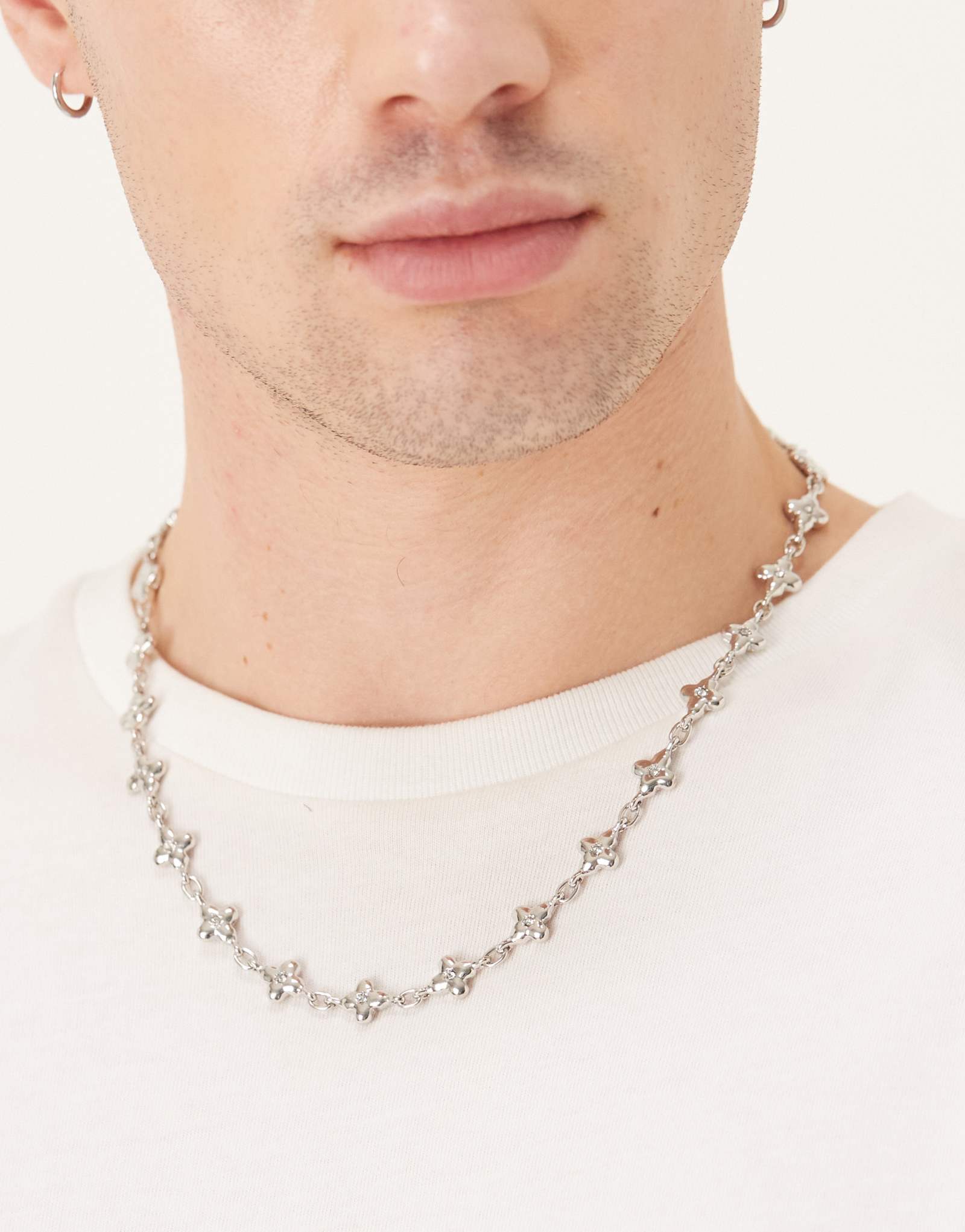 Колье ASOS DESIGN puff cross link серебристого оттенка