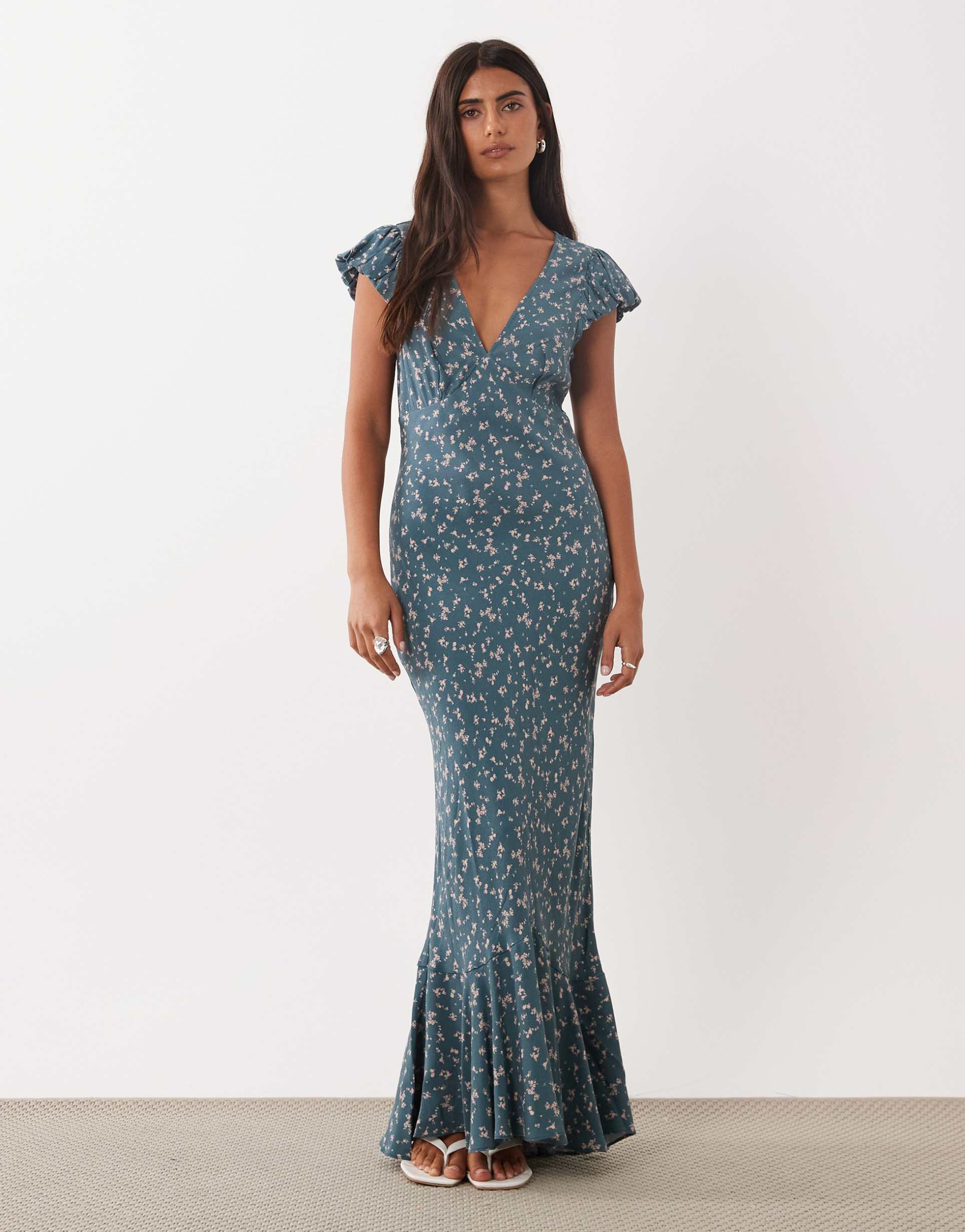 asos design puff sleeve v neck maxi tea dress in dark green ditsy print