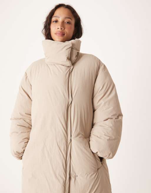 ASOS DESIGN - Pufferjack met opstaande boord en lange pasvorm in stone, 2 van 4