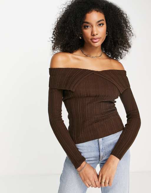 Pull avec epaule discount dénudée