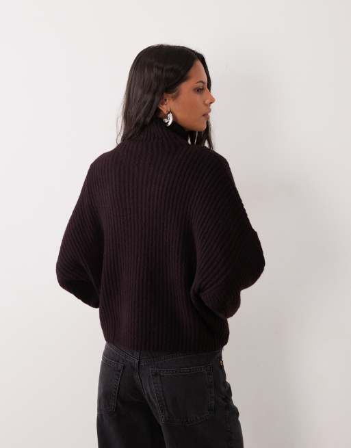 ASOS DESIGN pull à manches chauve-souris et col cheminée bordeaux foncé, 3 de 4