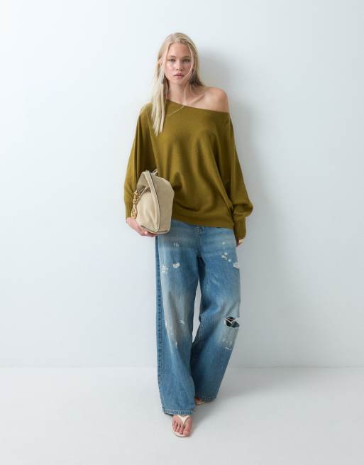 ASOS DESIGN pull asymétrique ample à épaules dénudées à manches chauve-souris en olive, 5 de 5