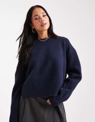 ASOS DESIGN - Pull coupe carrée à col ras de cou et fentes latérales - Bleu marine