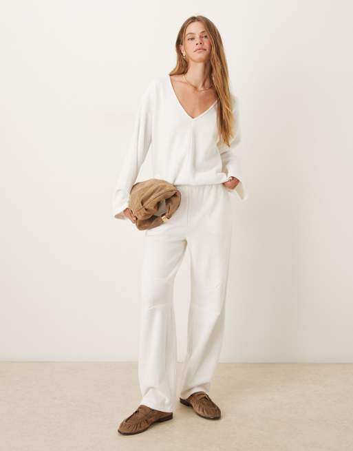 ASOS DESIGN - Pull d'ensemble ultra-doux à col V large et couture sur le devant - Blanc, 2 de 4