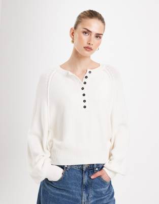 Pull en maille à manches longues avec encolure à boutons contrastants - Crème-Blanc XS