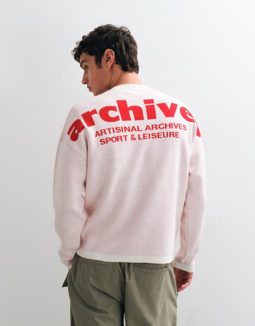 ASOS DESIGN pull en maille oversize avec imprimé dos archives en crème et rouge, 4 de 5