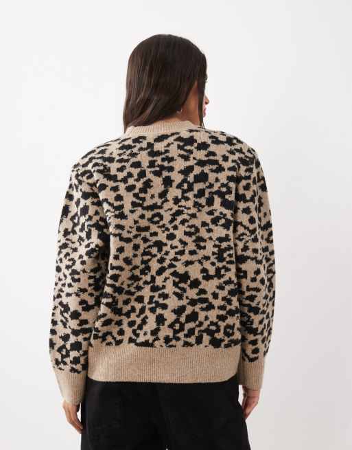 ASOS DESIGN pull long à épaules tombantes avec épaulettes, imprimé léopard, 3 de 4