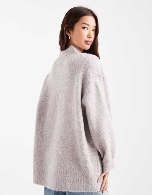 ASOS DESIGN - Pull long en maille bouclée avec col V - Crème, 4 de 4