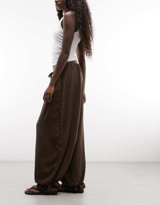 ASOS DESIGN Pull-on-Ballonhose als Kombiteil in Braun, 2 von 5