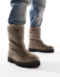 [ASOS DESIGN] ASOS DESIGN pull on boots in brown faux fur 43 Brown