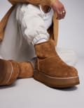 [ASOS DESIGN] ASOS DESIGN pull on boots in tan faux suede with chunky sole-Brown 43 Tan