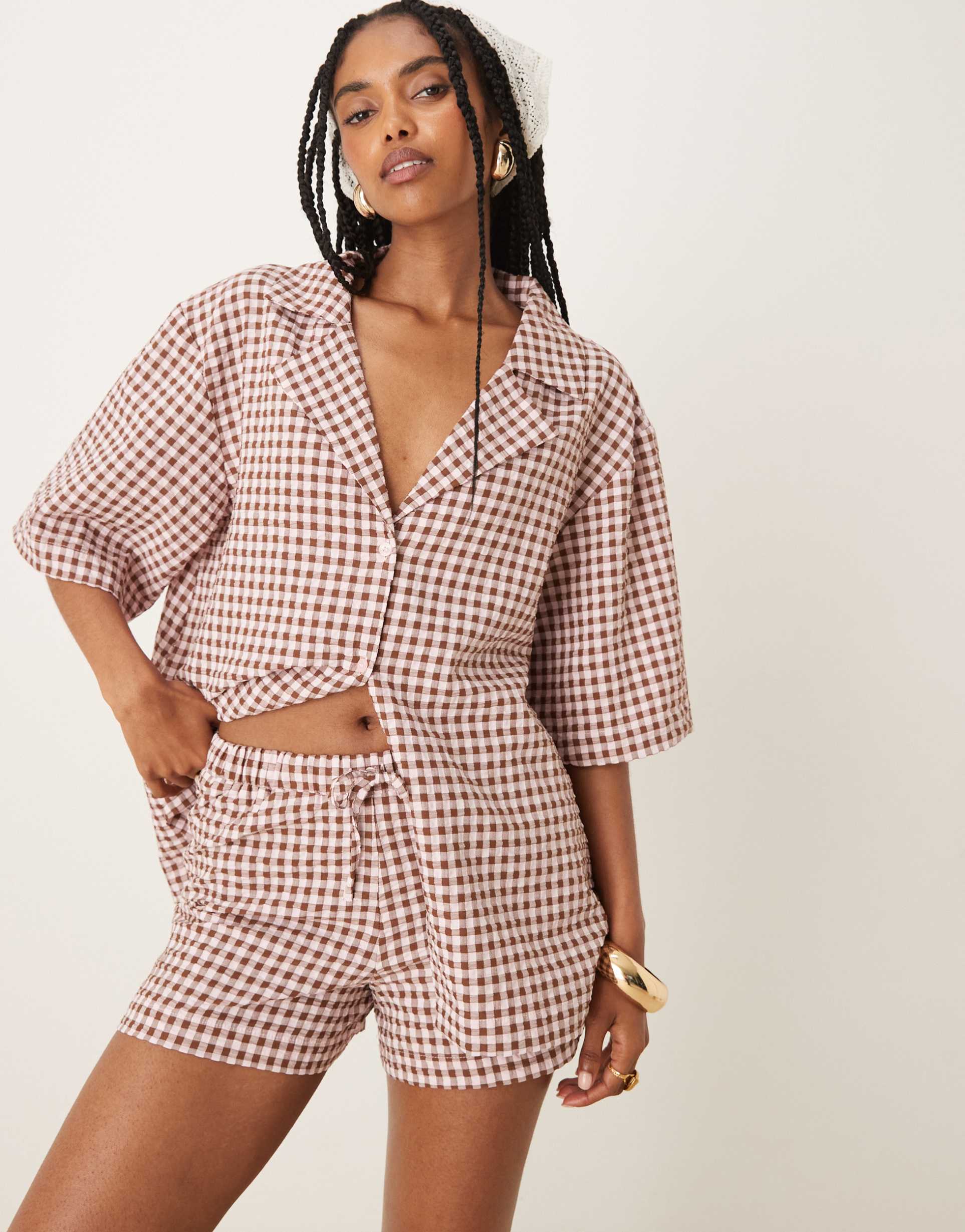 asos design pull on shorts in pink gingham