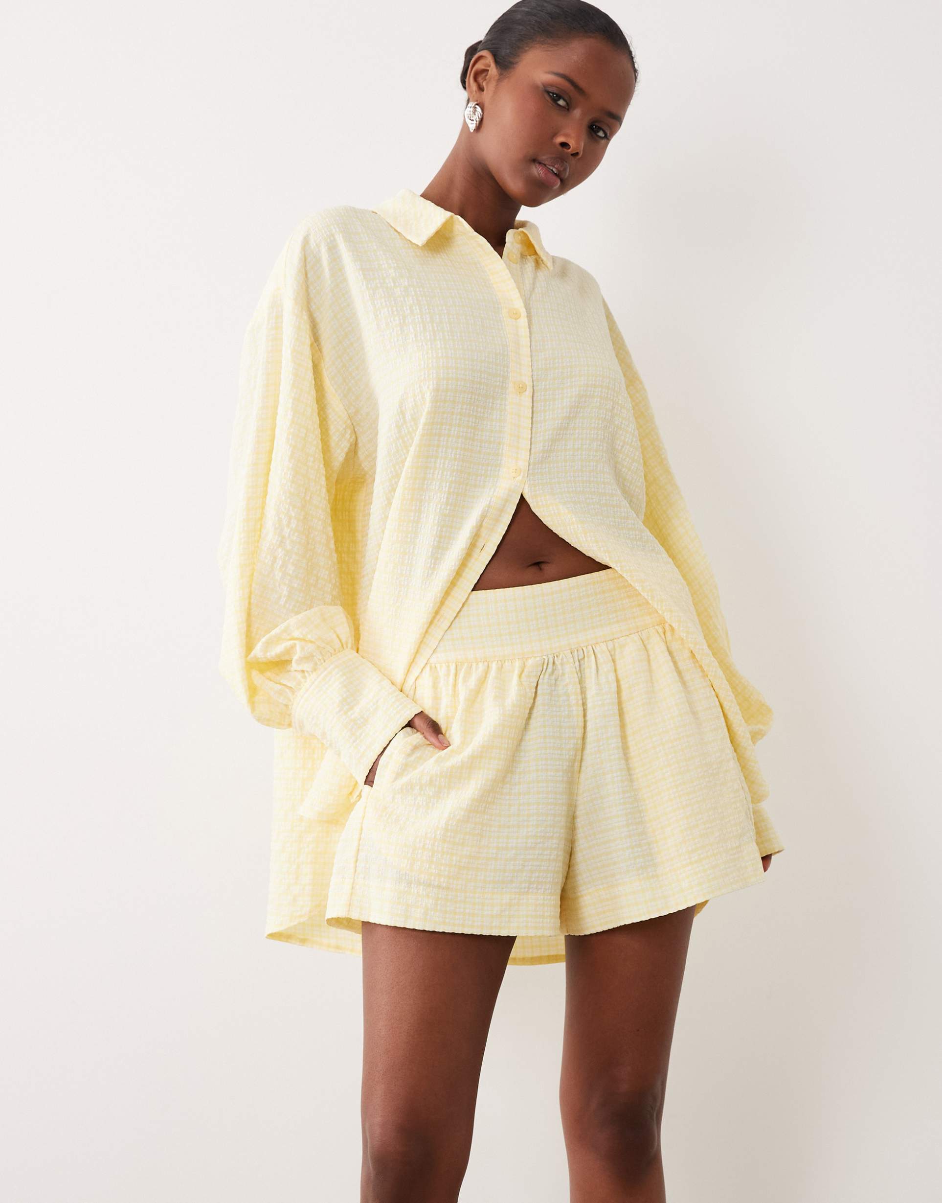 asos design pull on shorts in yellow gingham