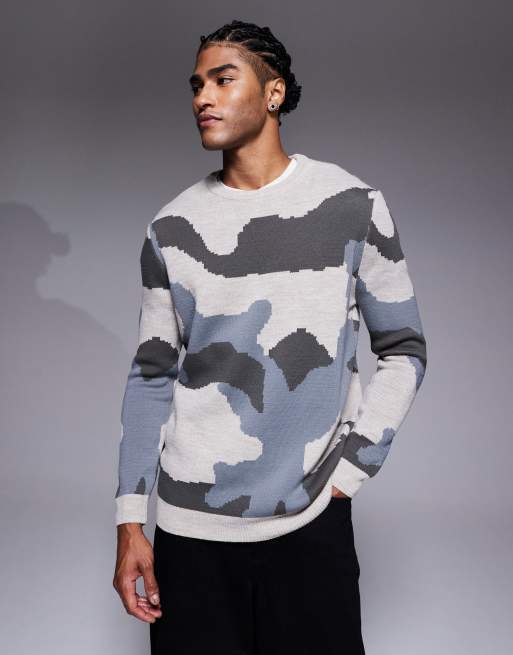 ASOS DESIGN - Pull ras de cou décontracté en maille à imprimé camouflage - Gris